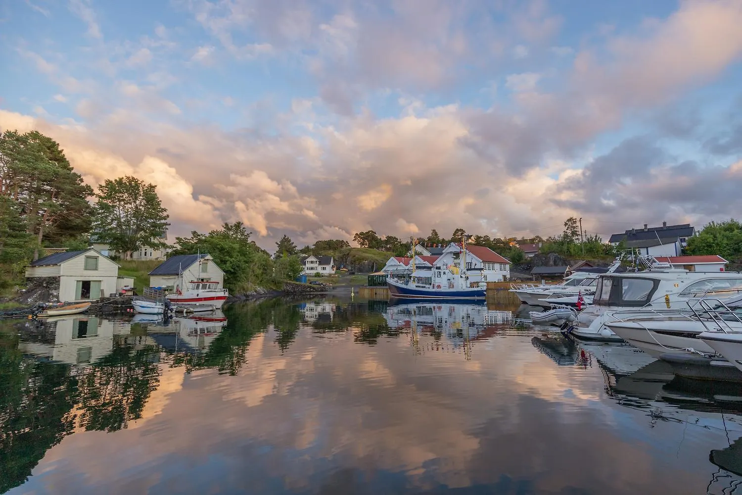 Apart Otel Kulleseidkanalen Gjestehamn Bomlo Norveç