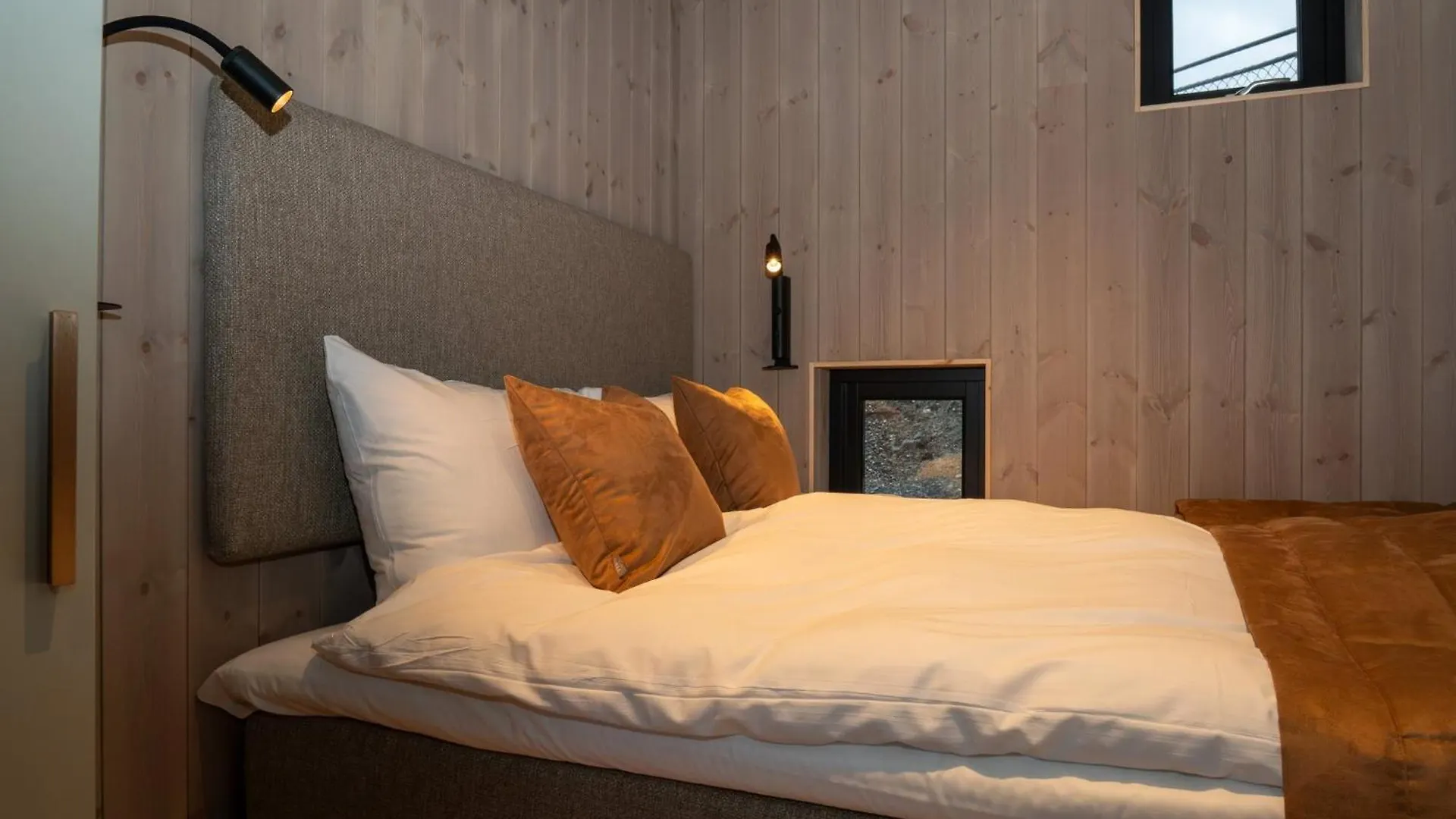 Kulleseidkanalen Gjestehamn Bomlo Apart Otel