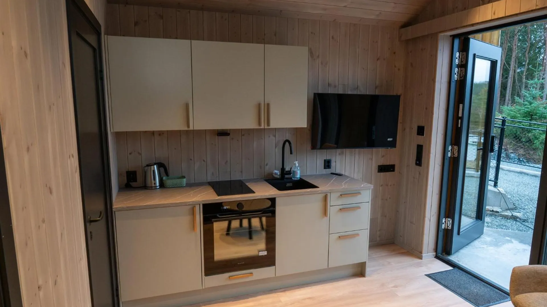 Apart Otel Kulleseidkanalen Gjestehamn Bomlo Norveç